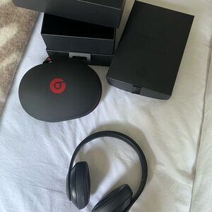 Beats Black Wireless Headphones